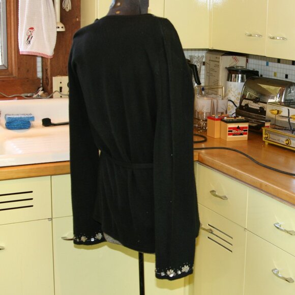 SML Design Knit Blouse With Decorations - Picture 3 of 6